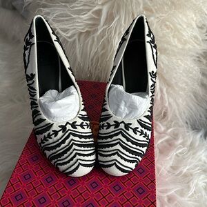 Tory Burch Lucia Homm Embellished Pump Canvas/Embroidery size 9